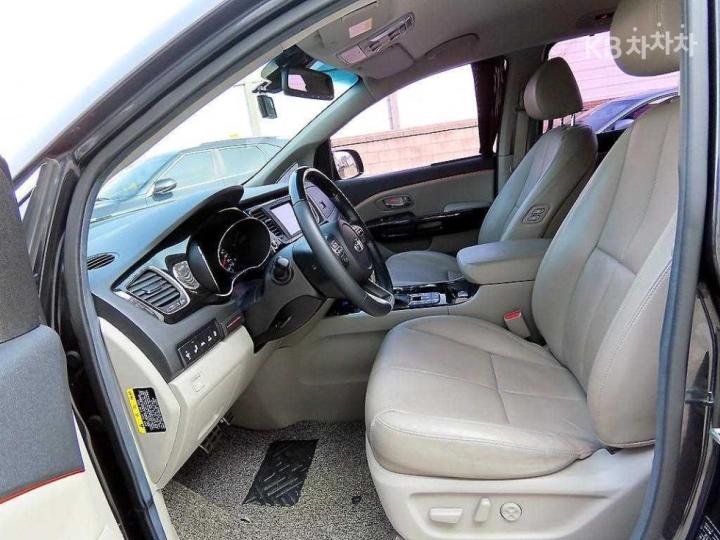 Kia Carnival 2.2 Diesel Noblesse Special 6