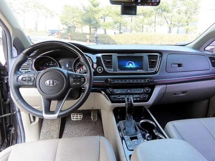 Kia Carnival 2.2 Diesel Noblesse Special 9