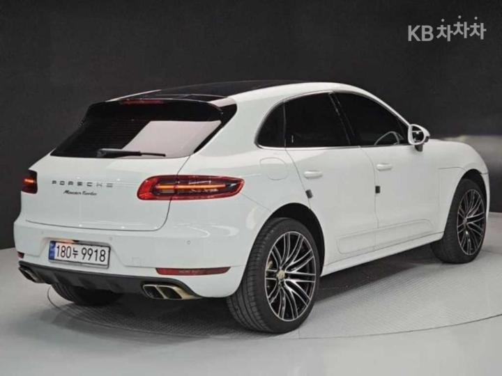 Porsche Macan 3.6 Turbo 5