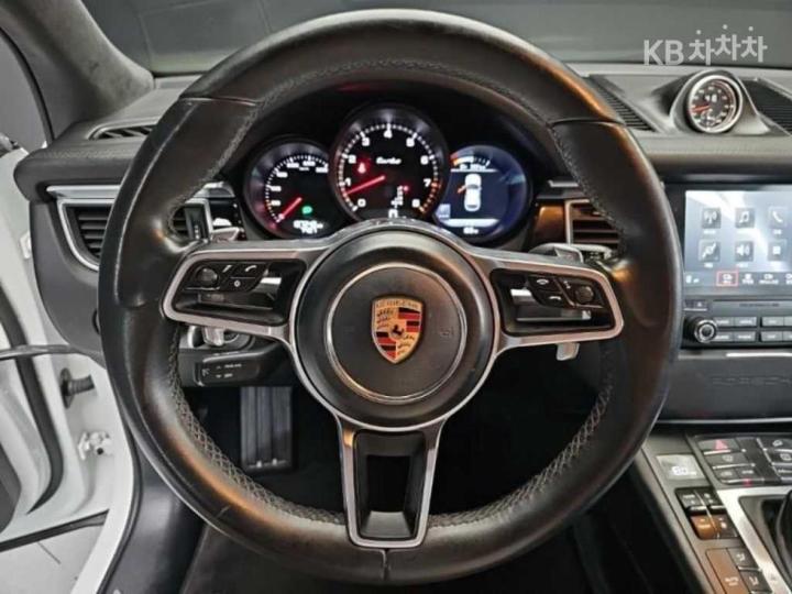 Porsche Macan 3.6 Turbo 7