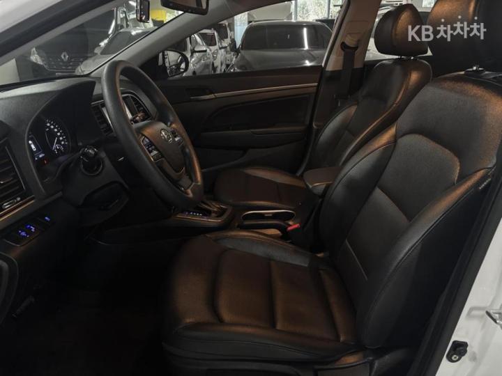 Hyundai Avante AD 1.6 GDi Value Plus 10