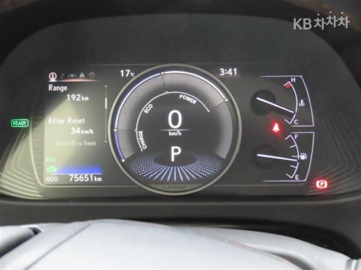 Lexus UX 250h Base Type 6