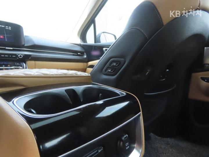 Kia Carnival D2.2 Signature 8