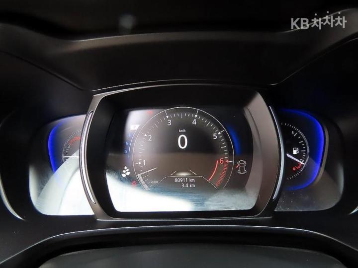 Renault QM6 2.0 GDe 2WD RE Signature 10