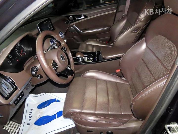 Kia Stinger 2.0 Turbo 2WD Platinum 7