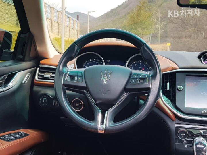 Maserati Ghibli 3.0 V6 9