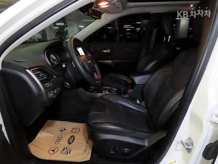 Jeep Cherokee 2.4 Longitude Base Type 7