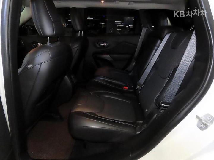 Jeep Cherokee 2.4 Longitude Base Type 8