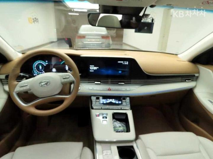 Hyundai Grandeur Hybrid 2.4 Calligraphy 7
