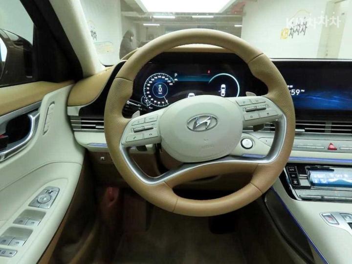 Hyundai Grandeur Hybrid 2.4 Calligraphy 8