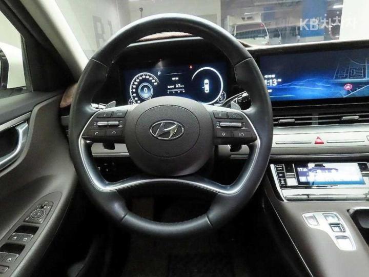 Hyundai Grandeur 2.5 Premium 8