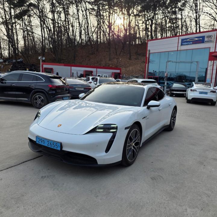 Porsche Taycan Base 3