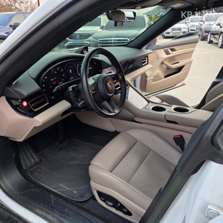 Porsche Taycan Base 10