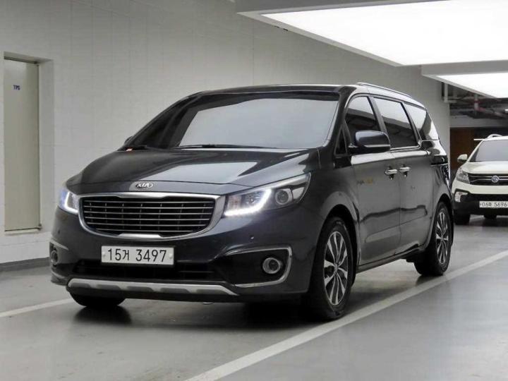 Kia Carnival 2.2 Diesel Luxury 3