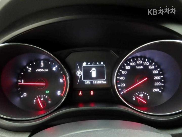 Kia Carnival 2.2 Diesel Luxury 6