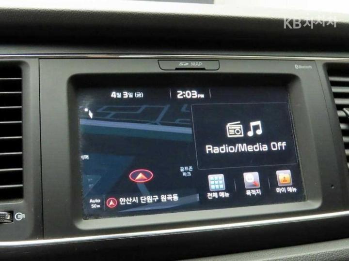 Kia Carnival 2.2 Diesel Luxury 9