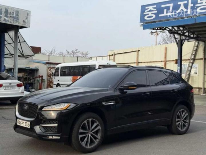 Jaguar F-PACE 20d R-SPORT 3