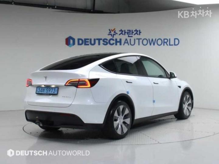 Tesla Model Y Long Range 3