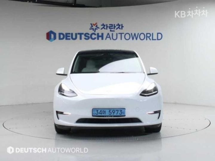 Tesla Model Y Long Range 4