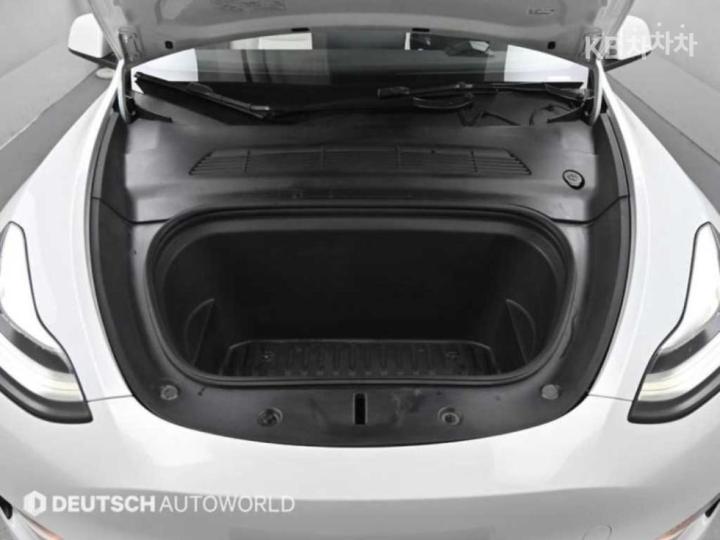 Tesla Model Y Long Range 7