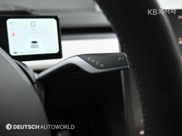 Tesla Model Y Long Range 10