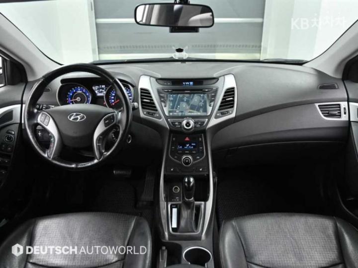 Hyundai Avante 1.6 GDi Smart Base Type 8