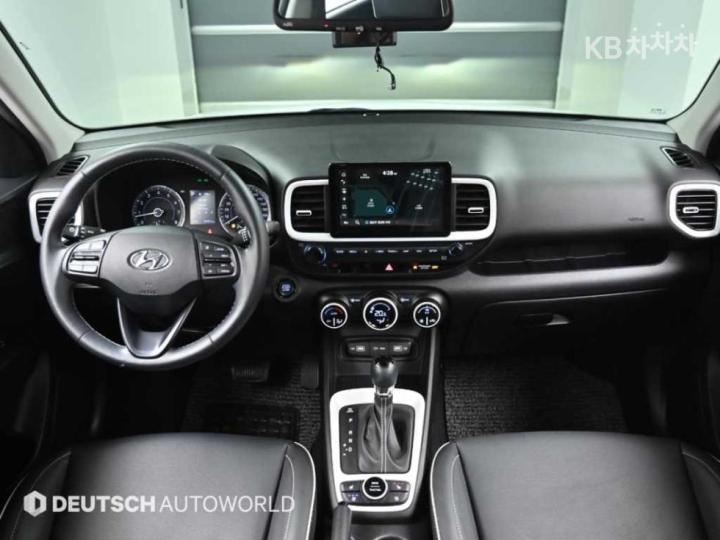Hyundai Venue Gasoline 1.6 FLUX 8