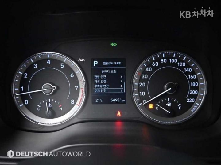 Hyundai Venue Gasoline 1.6 FLUX 9