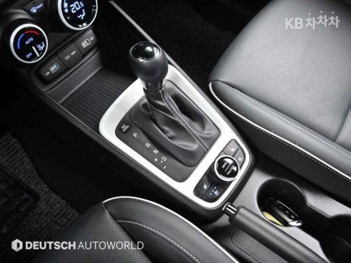 Hyundai Venue Gasoline 1.6 FLUX 10