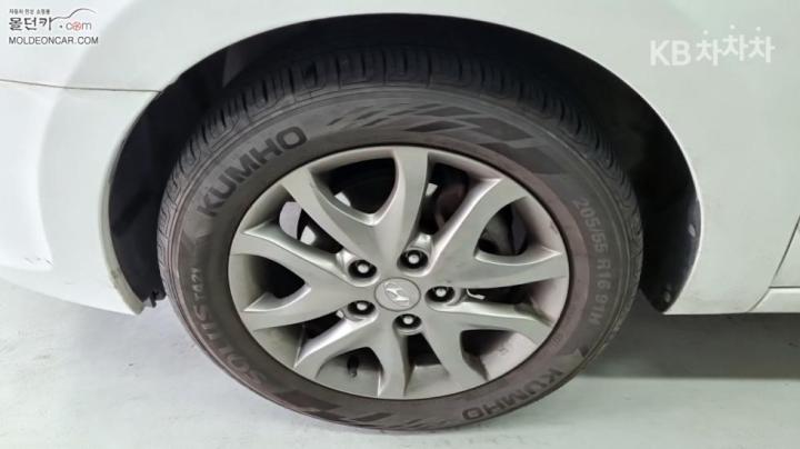 Hyundai i30 1.6 VVT Luxury 7