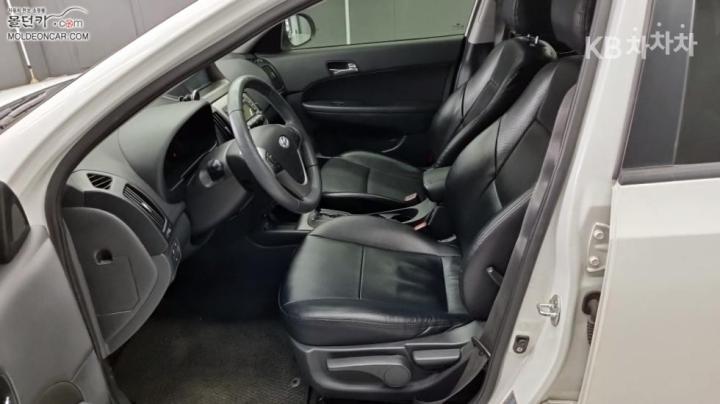 Hyundai i30 1.6 VVT Luxury 10