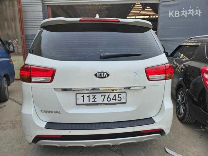 Kia Carnival 2.2 Diesel Prestige 3