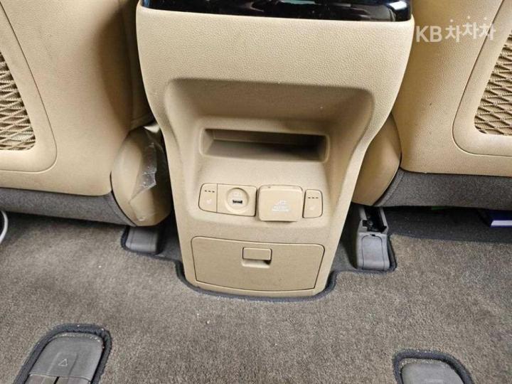 Kia Carnival 2.2 Diesel Prestige 9