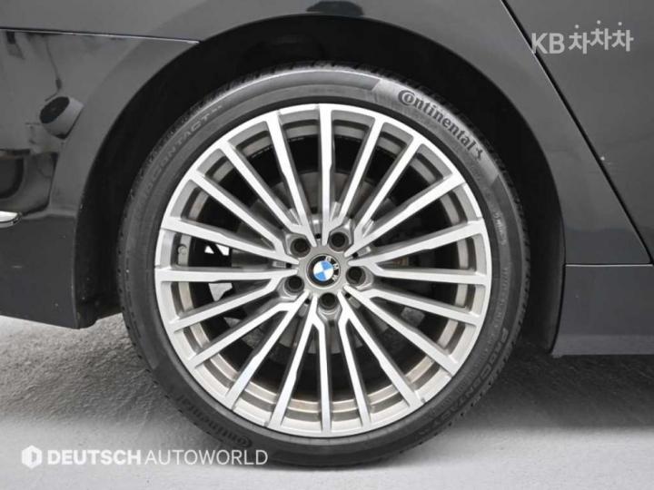 BMW 7 Series G11 730Ld xDrive Design Pure Excellence 6