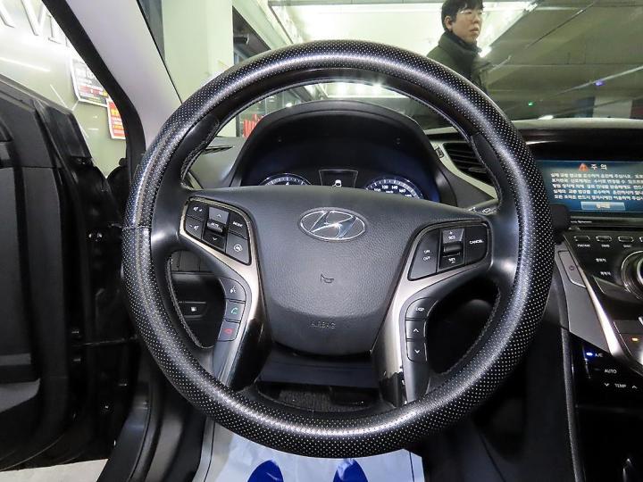 Hyundai Grandeur HG HG240 Luxury 8