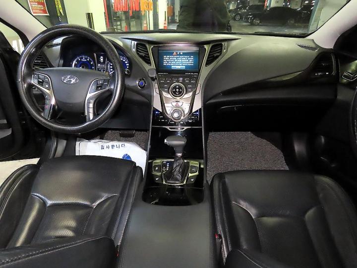 Hyundai Grandeur HG HG240 Luxury 10