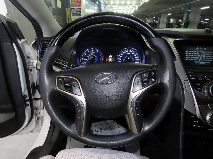 Hyundai Grandeur HG HG330 Celebrity 9