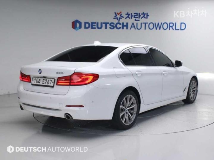 BMW 5 Series G30 520i Luxury 3