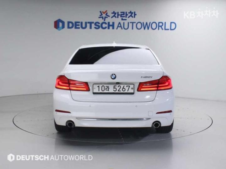 BMW 5 Series G30 520i Luxury 5