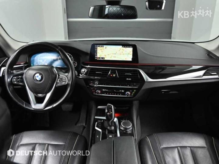 BMW 5 Series G30 520i Luxury 8