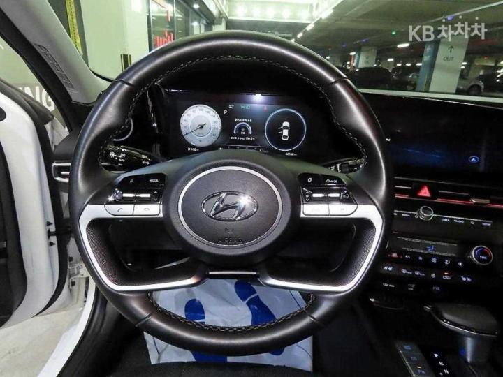 Hyundai Avante CN7 1.6 Gasoline Inspiration 9