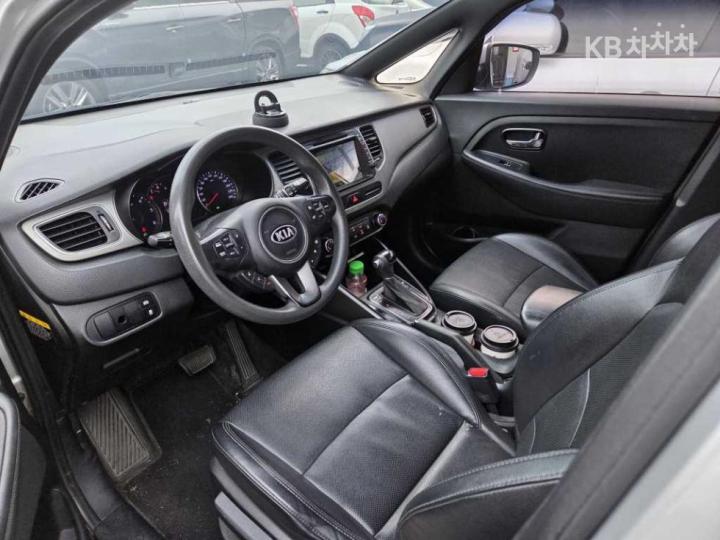 Kia Carens 1.7 VGT Prestige 9