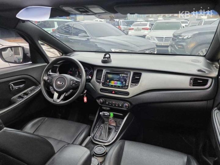 Kia Carens 1.7 VGT Prestige 8