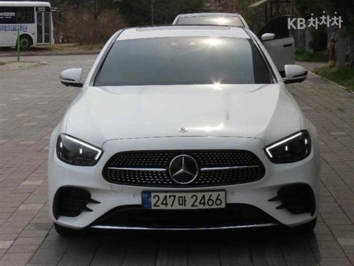 Mercedes-Benz E-Class W213 E220d 4MATIC AMG Line 2