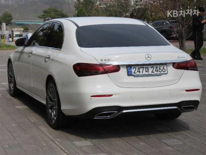 Mercedes-Benz E-Class W213 E220d 4MATIC AMG Line 5