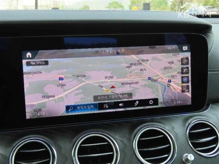 Mercedes-Benz E-Class W213 E220d 4MATIC AMG Line 9