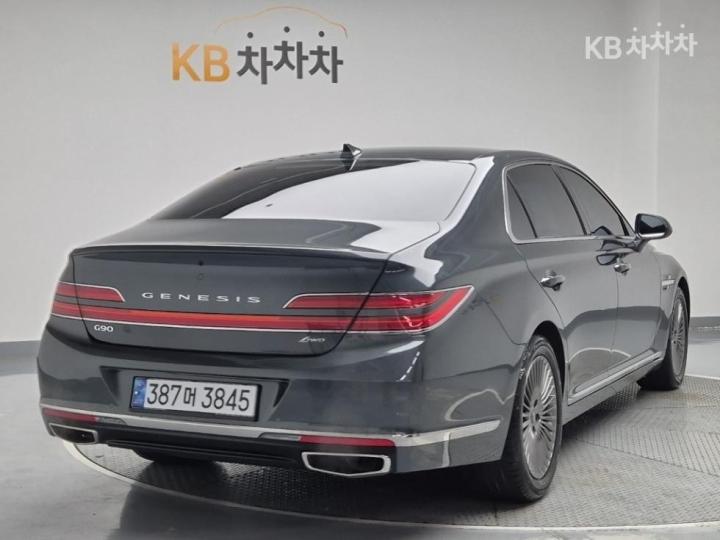 Genesis G90 3.8 GDi AWD Luxury 4