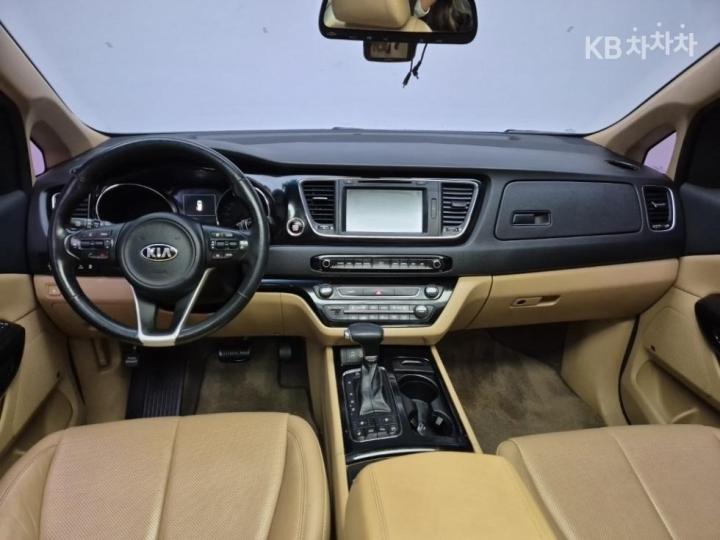 Kia Carnival 2.2 Diesel Noblesse 8