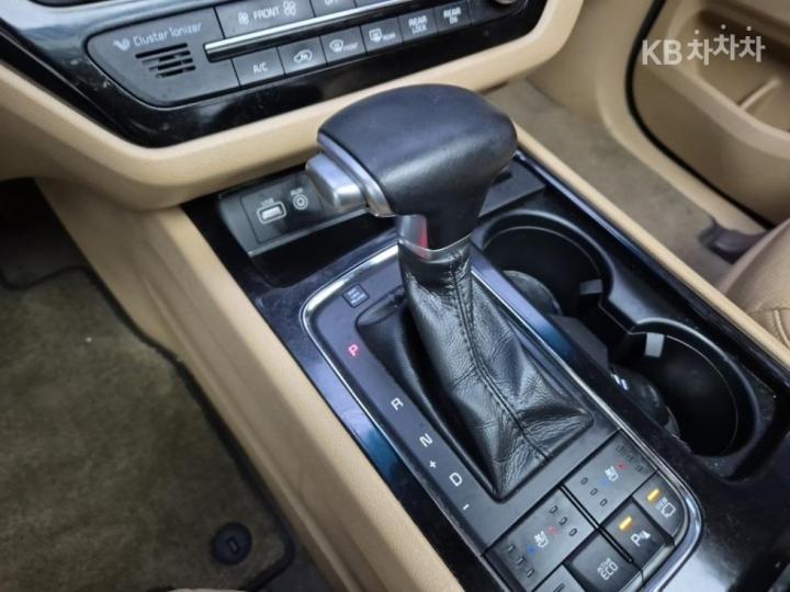 Kia Carnival 2.2 Diesel Noblesse 9