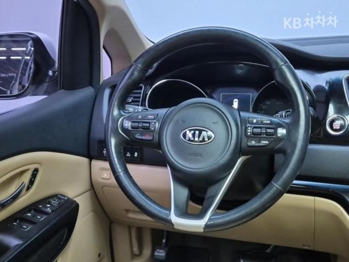 Kia Carnival 2.2 Diesel Noblesse 10